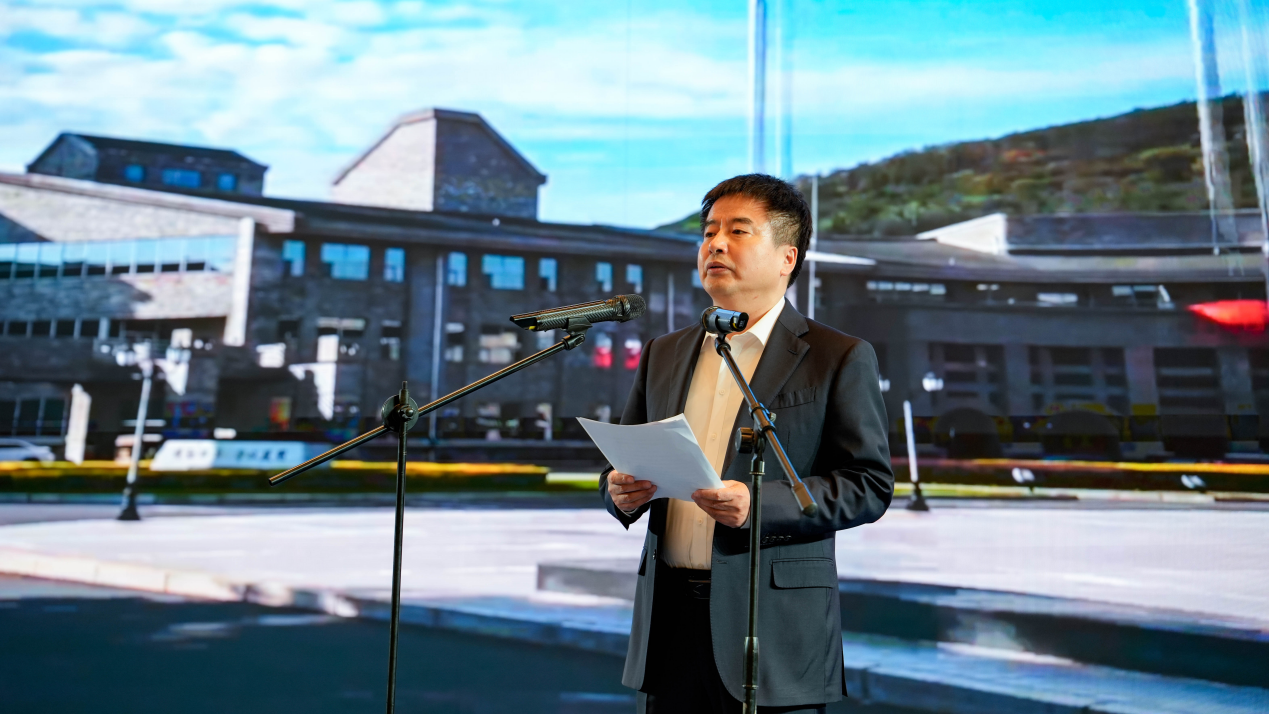 大連市委常委、宣傳部部長郭鐵鈞作城市推介。遼寧省委網信辦供圖